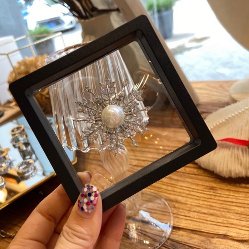 Floating frame display - 3d,