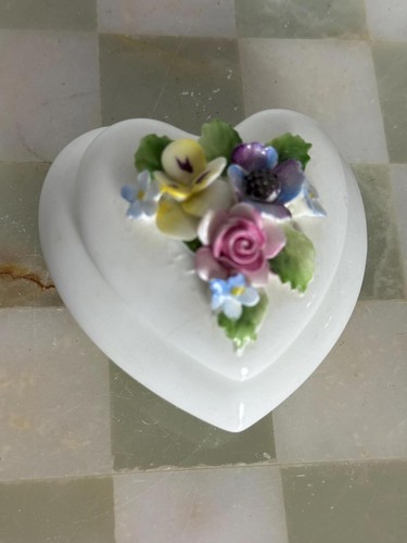 Vintage heart trinket box - trinket,