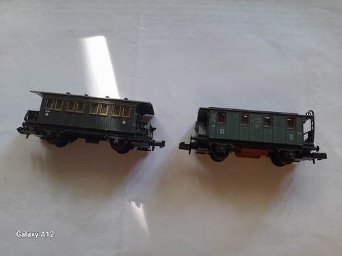 Two fleischmann green - two,