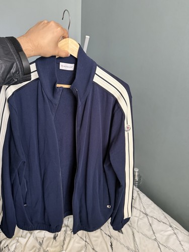 Moncler logo patch zipped - logo,