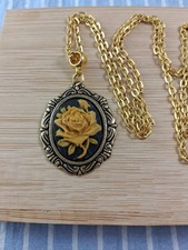 Cameo Necklace Yellow Rose