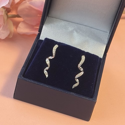 9ct white gold - white, real