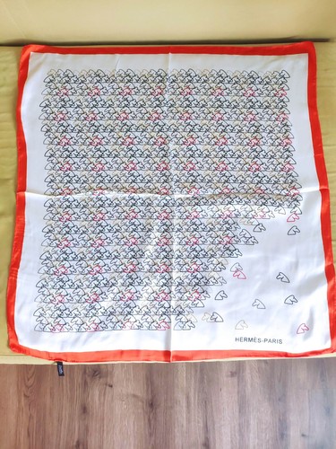 Hermes ladies silk scarf 71x71 - hermes,