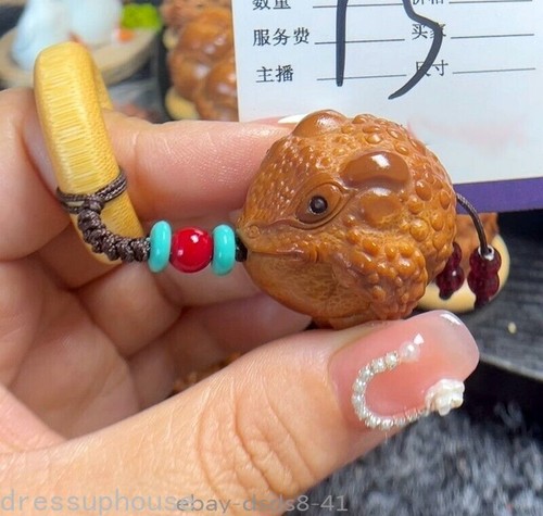Olive nut hand - hand, toad