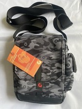 GRAVIS EXPONENT SHOULDER BAG exterior dimensions  20x20x10cm