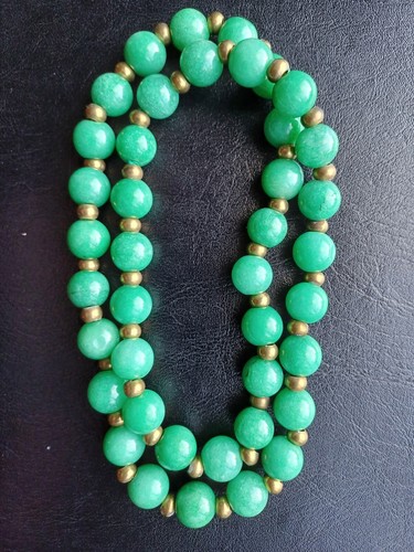 Green jade bead necklace - green,