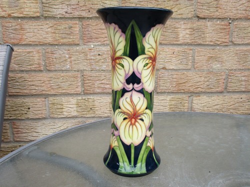 Moorcroft pottery yellow - .,