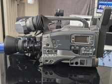 JVC GY GY-DV500E (PAL) 3CCD Mini DV Camcorder - working .need charger.missing !!