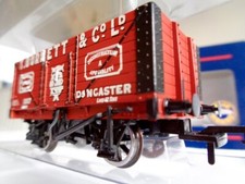 Bachmann Limited Edition Collectors Club 'T Burnett &Co' 8 Plank Wagon. OO Gauge