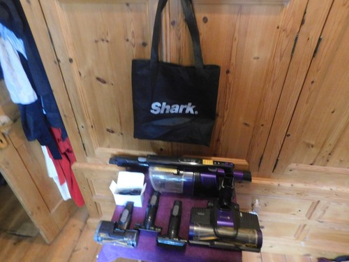 Shark iz202 cordless vacuum - shark,