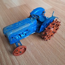 VINTAGE BRITAINS LTD FORD FORDSON SPUDDED WHEEL FARM TRACTOR