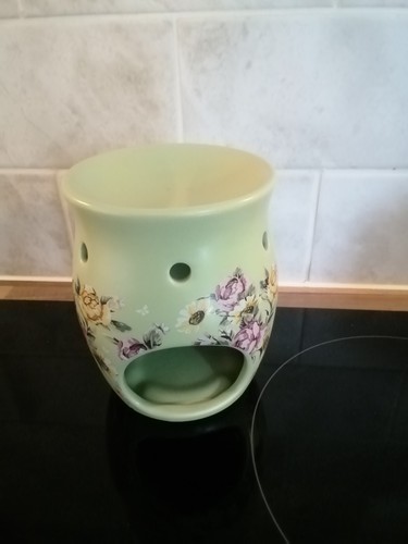 Yankee candle tart warmer - candle,