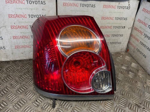Toyota avensis mk2 - rear, light