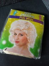 Sandy white  Pop Wig, curls