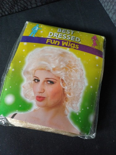 Sandy white pop - sandy, curls