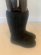 black UGG Australia Classic or