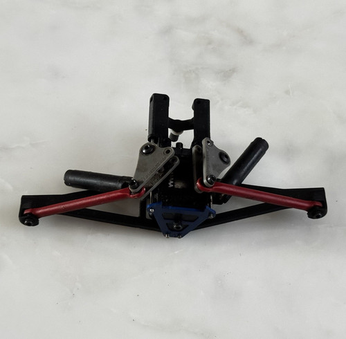 Traxxas revo 16 front - 1/16,