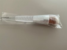CLINIQUE BUFF  BRUSH FOR FOUNDATION BRAND NEW.
