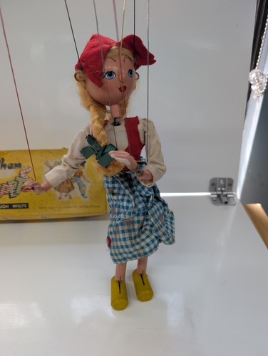 Pelham puppets dutch girl - pelham,