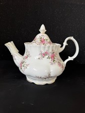 Royal Albert Lavender Rose Bone China Teapot – Vintage 1961 21cm Immaculate