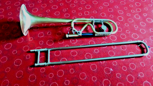 Elegant trombone with quart