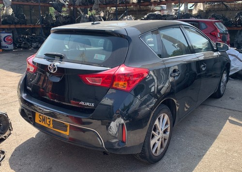 Toyota auris petrol - toyota,