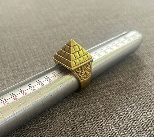 Yellow gold 9ct - 9ct, pyramid