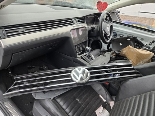 Passat front center - front, main