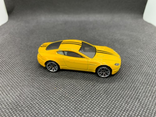Hot wheels aston - hot,