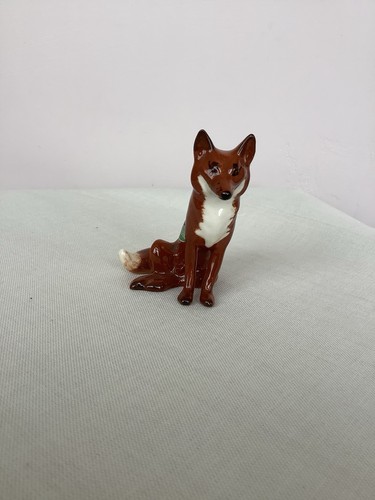 Beswick fox seated model 1748 - beswick,