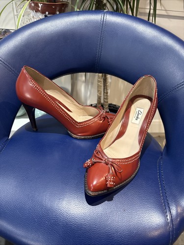 Clarks narrative deeta - clarks, "deeta