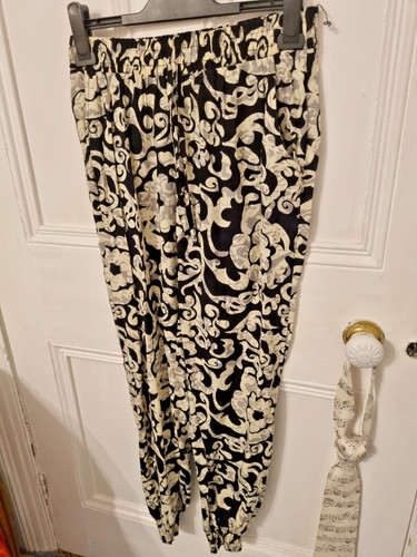 Black off white floral - black,