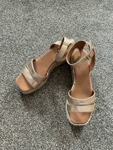 New look size - 8, wide
