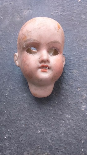 Old small doll - small,