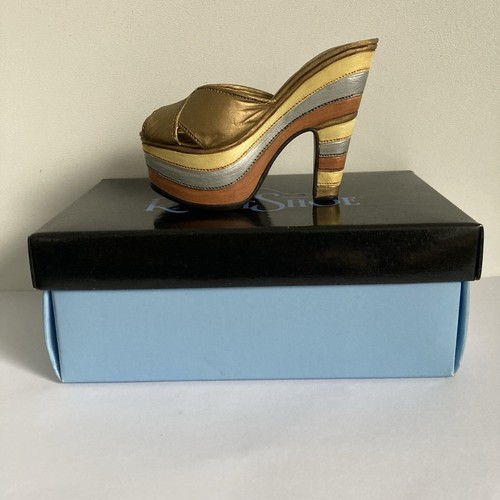 Just the right shoe raine - the, by