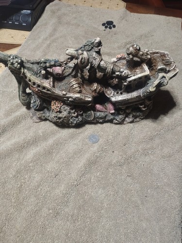 Aquarium ship wreck - ship, sunken