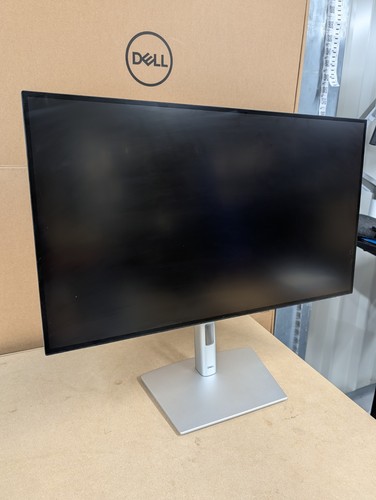 Tiny scratch dell ultrasharp - tiny,