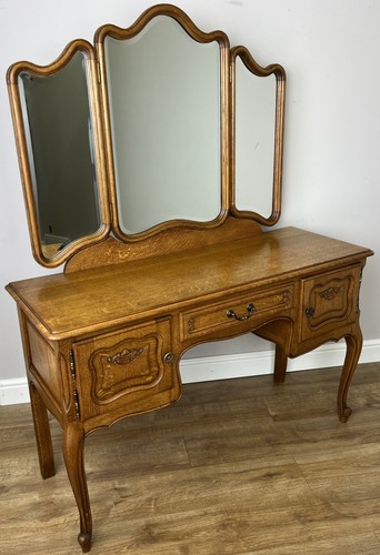 Dressing table with - table,