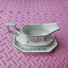 Eternal Beau Gravy Boat & saucer /drip-tray by Johnson Brothers lovely condition