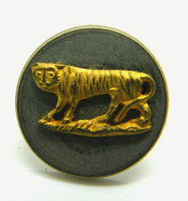 SCARCE WW1 THE ROYAL LEICETERSHIRE REGIMENT UNIFORM ARMY BUTTON PART COLLECTION