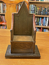 Dolls House Throne Tudor Gothic Medieval Music Box Toyo Thorens movement TLC 11"