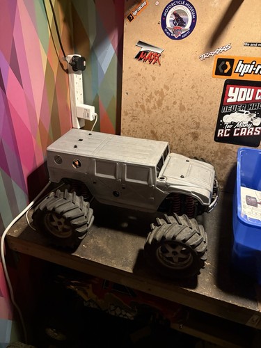 Traxxas tmaxx nitro truck - traxxas,