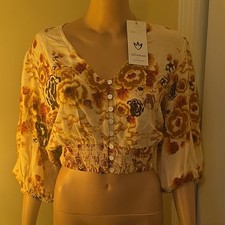Talisman Beige Floral Button