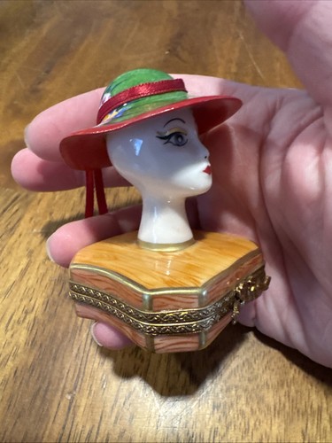 Lady with hat limoges - lady,
