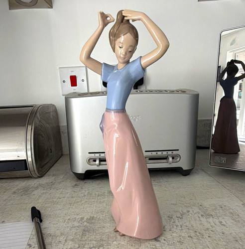 Glossy ceramic woman - glossy, dancer