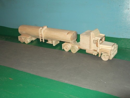 32nd mack rs700 wooden model - 1:32nd,