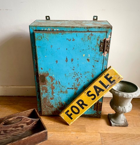 Vintage metal pigeon - pigeon, hole