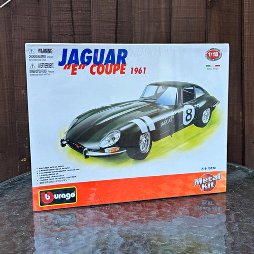Sealed bburago jaguar type - sealed,