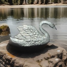 Lovely Eye Catching Vintage Swan Metal Pin Badge V6 27