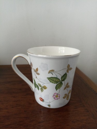 Wedgwood wild strawberry - strawberry, mug